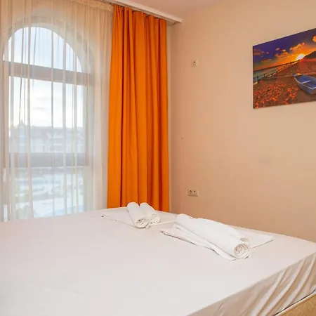 Sunny In A Complex With A Pool And Gym By Flаt Manаger Słoneczny Brzeg