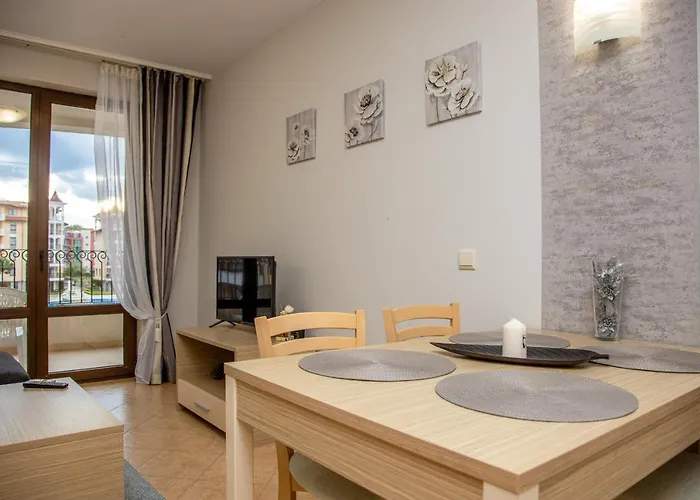 Sunny In A Complex With A Pool And Gym By Flаt Manаger Słoneczny Brzeg