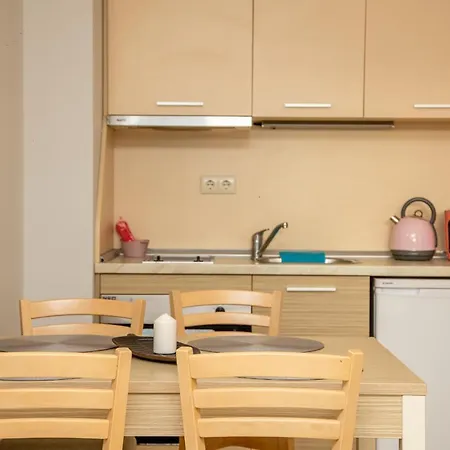 Sunny In A Complex With A Pool And Gym By Flаt Manаger * サニービーチ