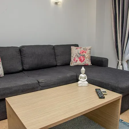 Sunny In A Complex With A Pool And Gym By Flаt Manаger アパート