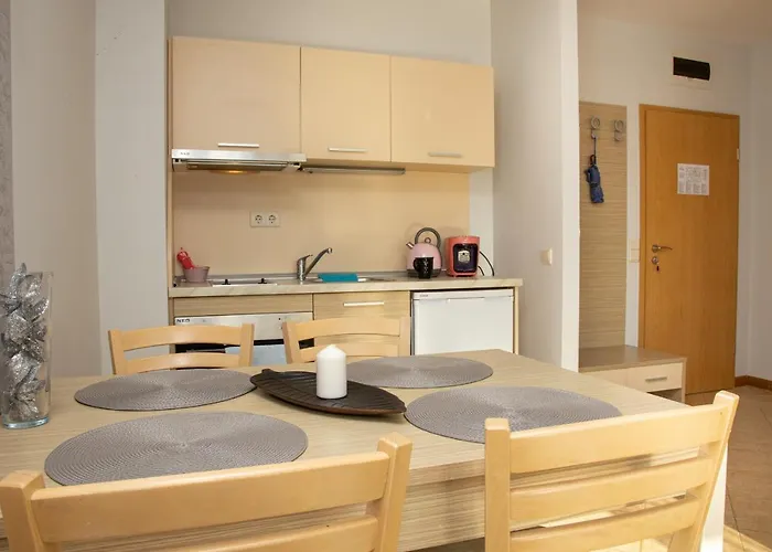 Sunny In A Complex With A Pool And Gym By Flаt Manаger 阳光海滩