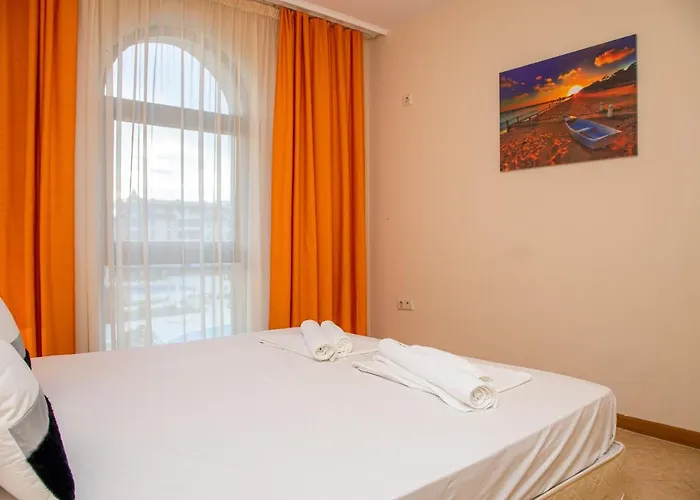 Sunny In A Complex With A Pool And Gym By Flаt Manаger 阳光海滩